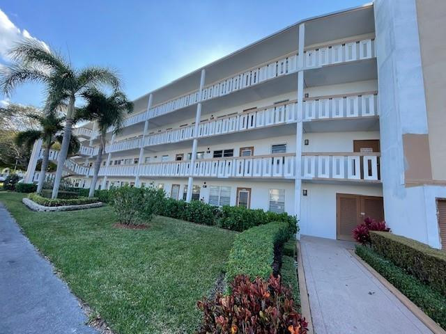 2075 Cornwall East, Unit 2075 Boca Raton, FL 33434 - Photo 4 of 32 a view of building with yard