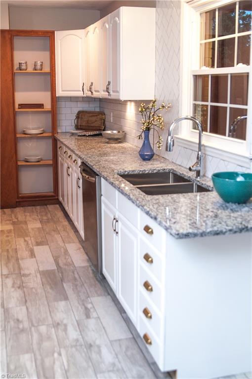 2995 Dillon Road Jamestown, NC 27282 - Photo 7 of 30 Beautifully updated kitchen!