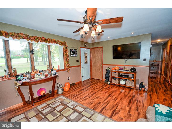 58 Husted Station Road Elmer, NJ 08318 - Photo 4 of 21 Living Room