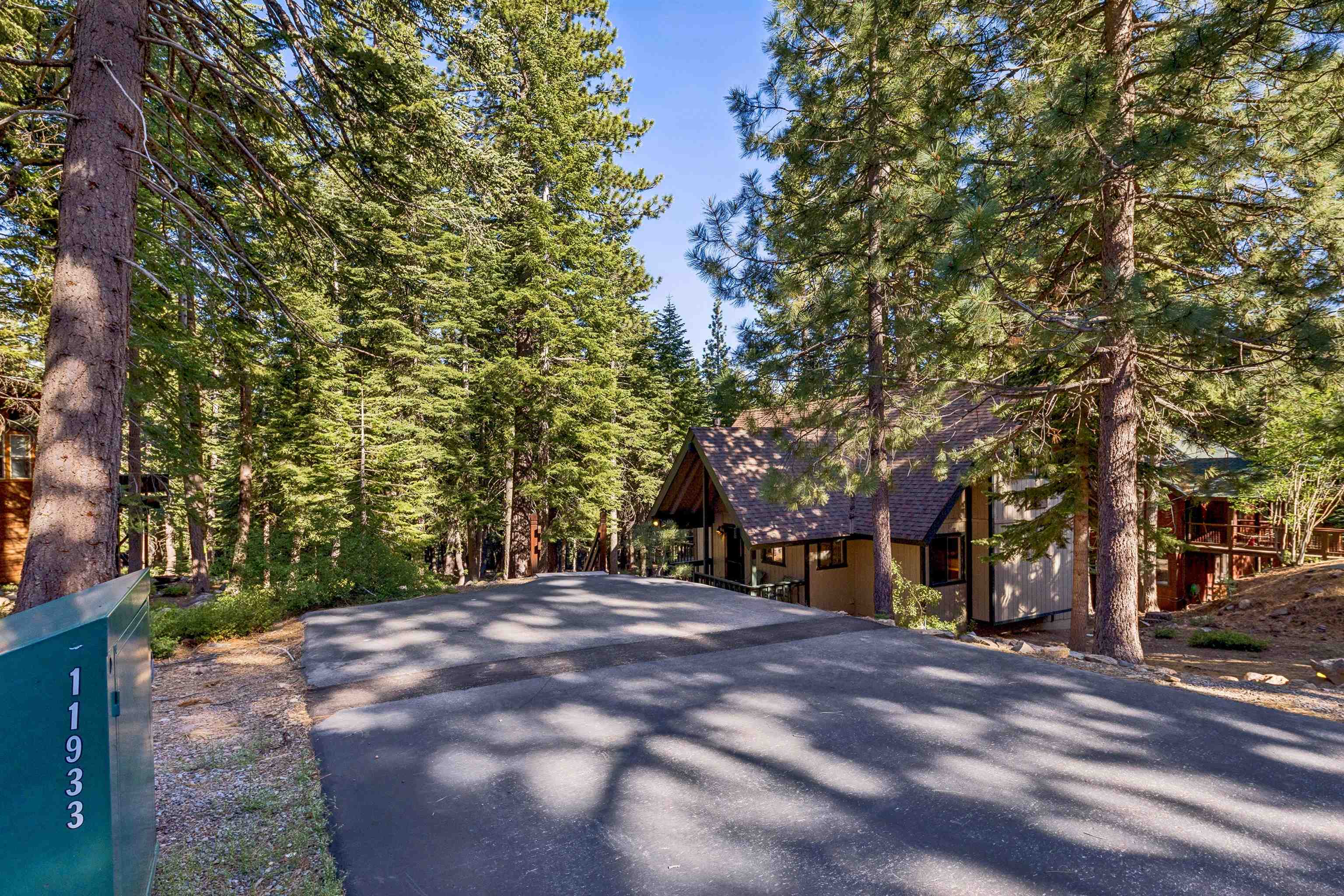 11933 Chamonix Road Truckee, CA 96161 - Photo 26 of 27