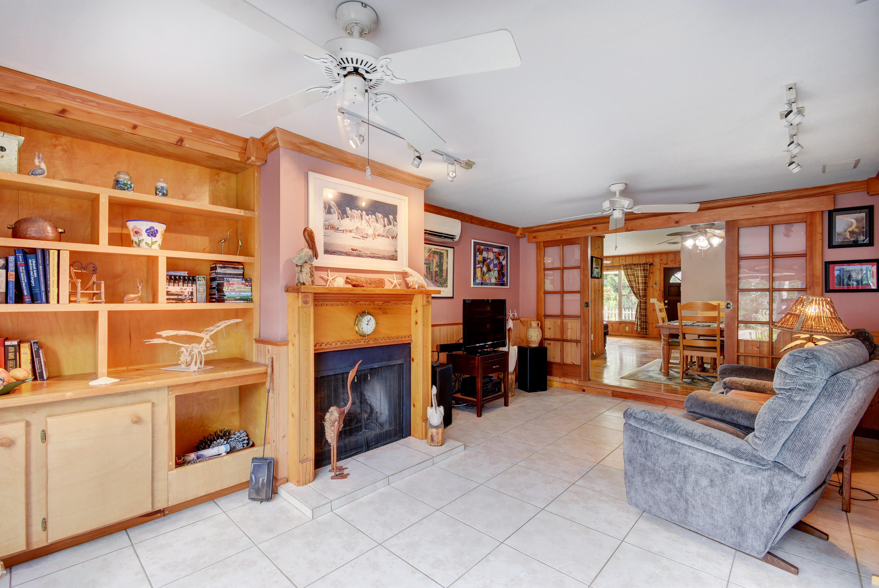 2143 Bermuda Road Palm Springs, FL 33406 - Photo 13 of 54 family room2