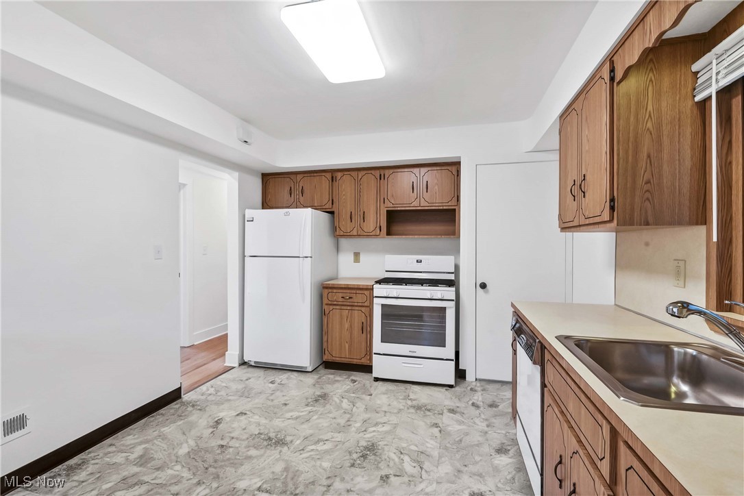 7252 Oakwood Road Parma, OH 44130 - Photo 14 of 38 Gallery Image 14