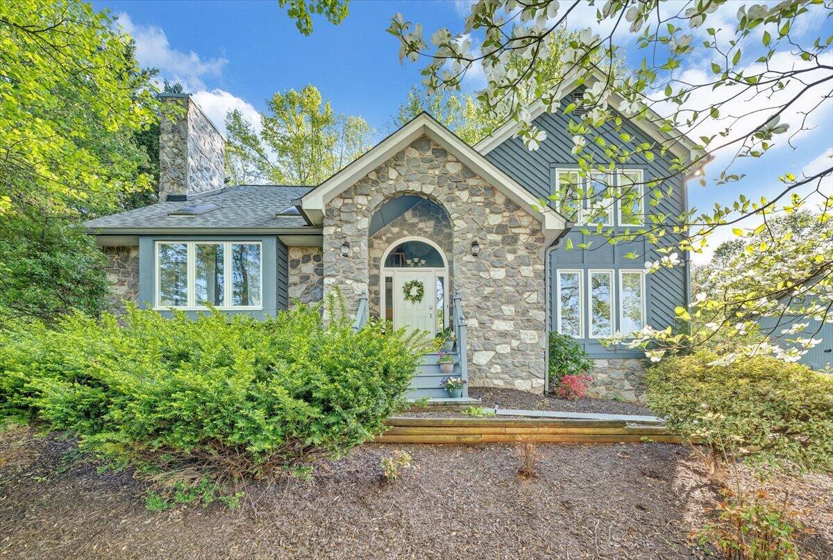 662 Stayman Road Roanoke, VA 24019 - Photo 2 of 81 01-MIB00213-R5