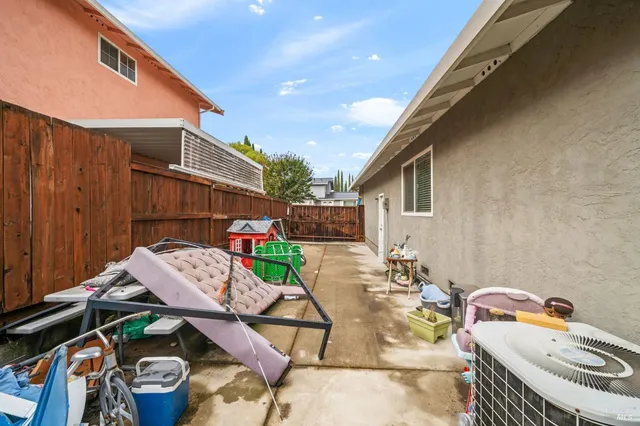 $750,000 | 506 Midway Court, Martinez, CA 94553