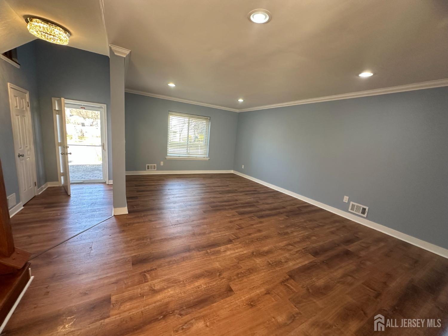 44 Jeffrey Circle Dayton, NJ 08810 - Photo 2 of 16