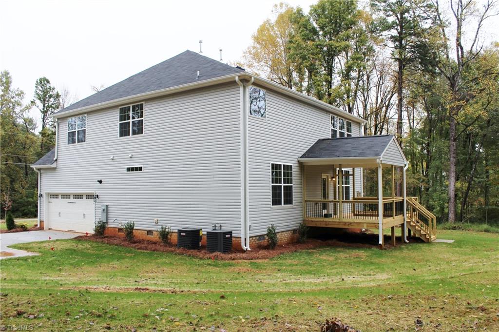 Side Entry Garage with Turn around Pad
