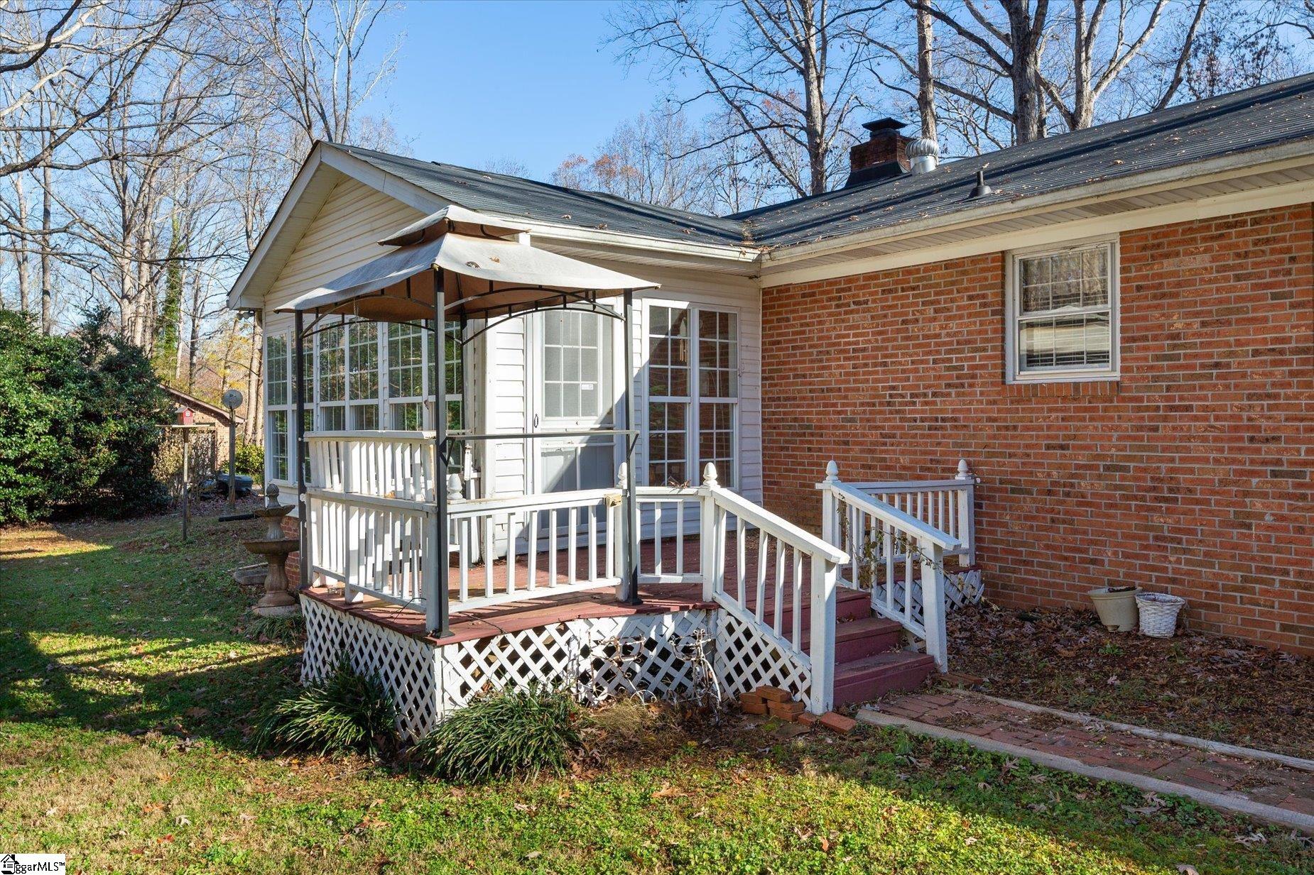 8 Rollingreen Road Greer, SC 29651 - Photo 8 of 27 Gallery Image 8
