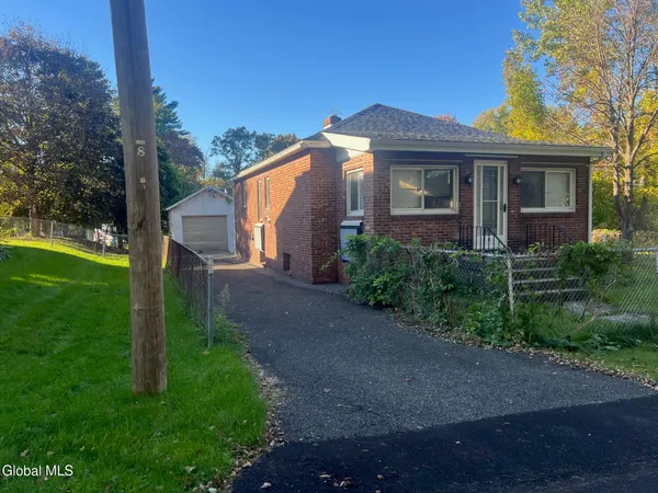 $285,900 | 11 Pine Street, Bethlehem, NY 12203