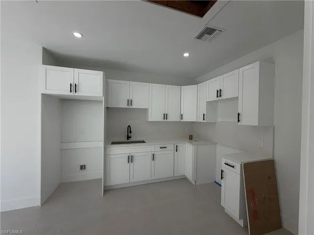 $1,300 | 4141 # 2 Everglades Boulevard South, Naples, FL 34120