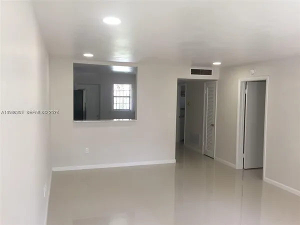 $1,450 | 1550 Northeast 191st Street, Unit 309, Miami, FL 33179