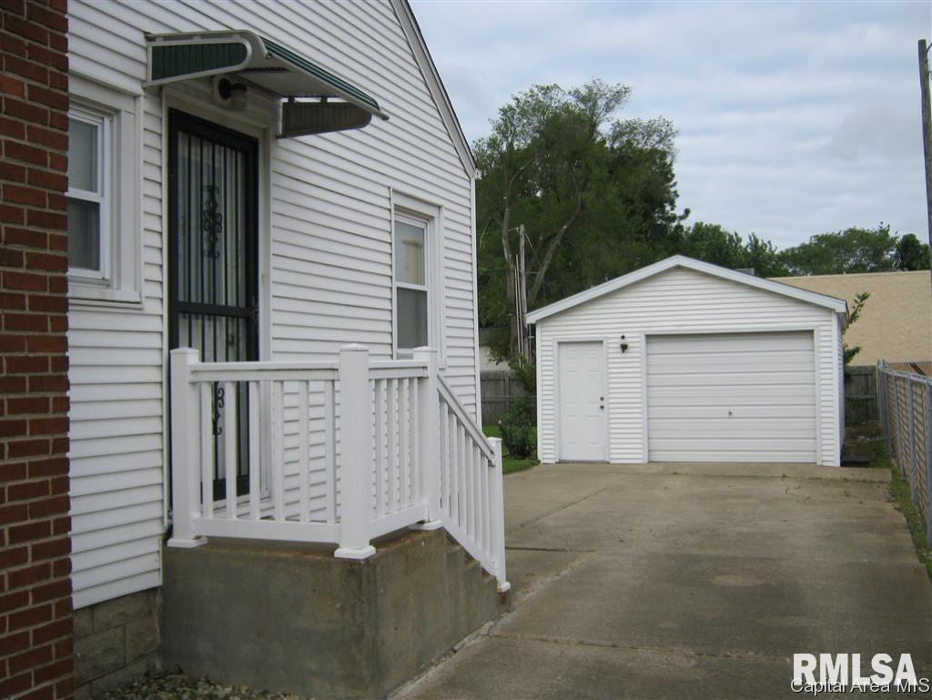 2131 North 19th Street Springfield, IL 62702 - Photo 3 of 9