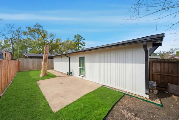 $249,900 | 4102 Sherwood Lane, Unit 8, Houston, TX 77092