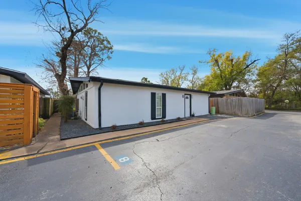 $249,900 | 4102 Sherwood Lane, Unit 8, Houston, TX 77092