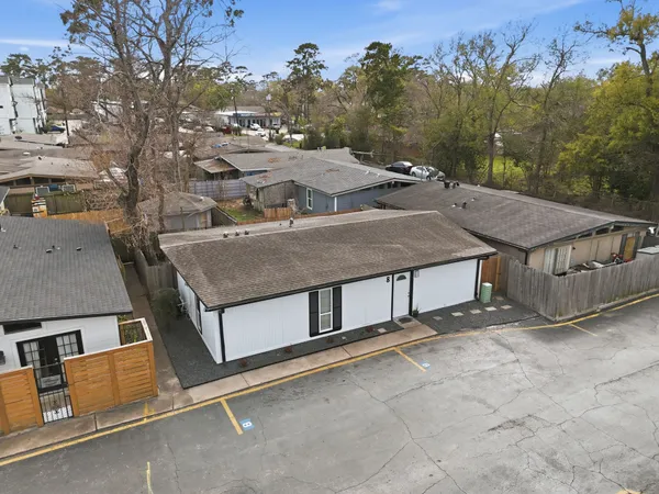 $249,900 | 4102 Sherwood Lane, Unit 8, Houston, TX 77092