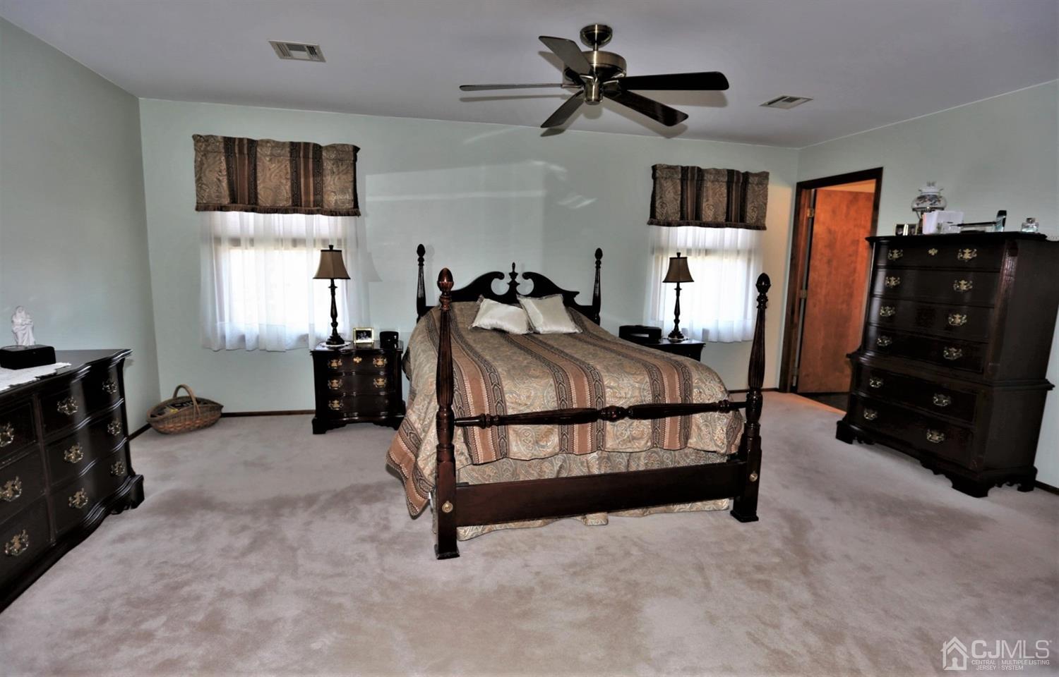 19 Constable Road Kendall Park, NJ 08824 - Photo 16 of 25 Gallery Image 16