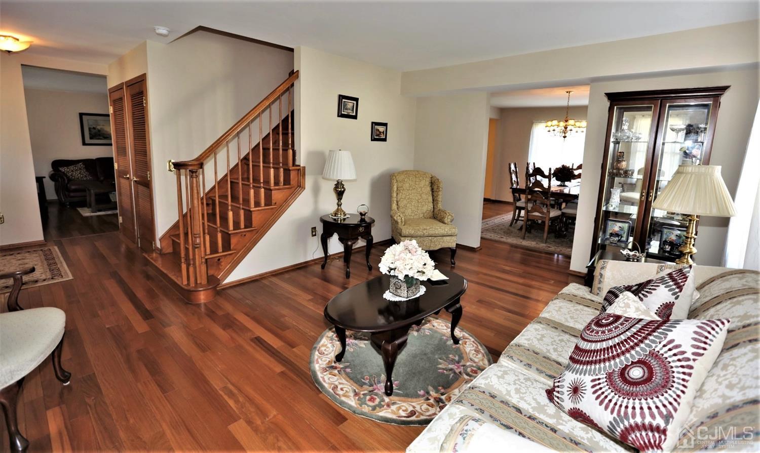 19 Constable Road Kendall Park, NJ 08824 - Photo 3 of 25 Gallery Image 3