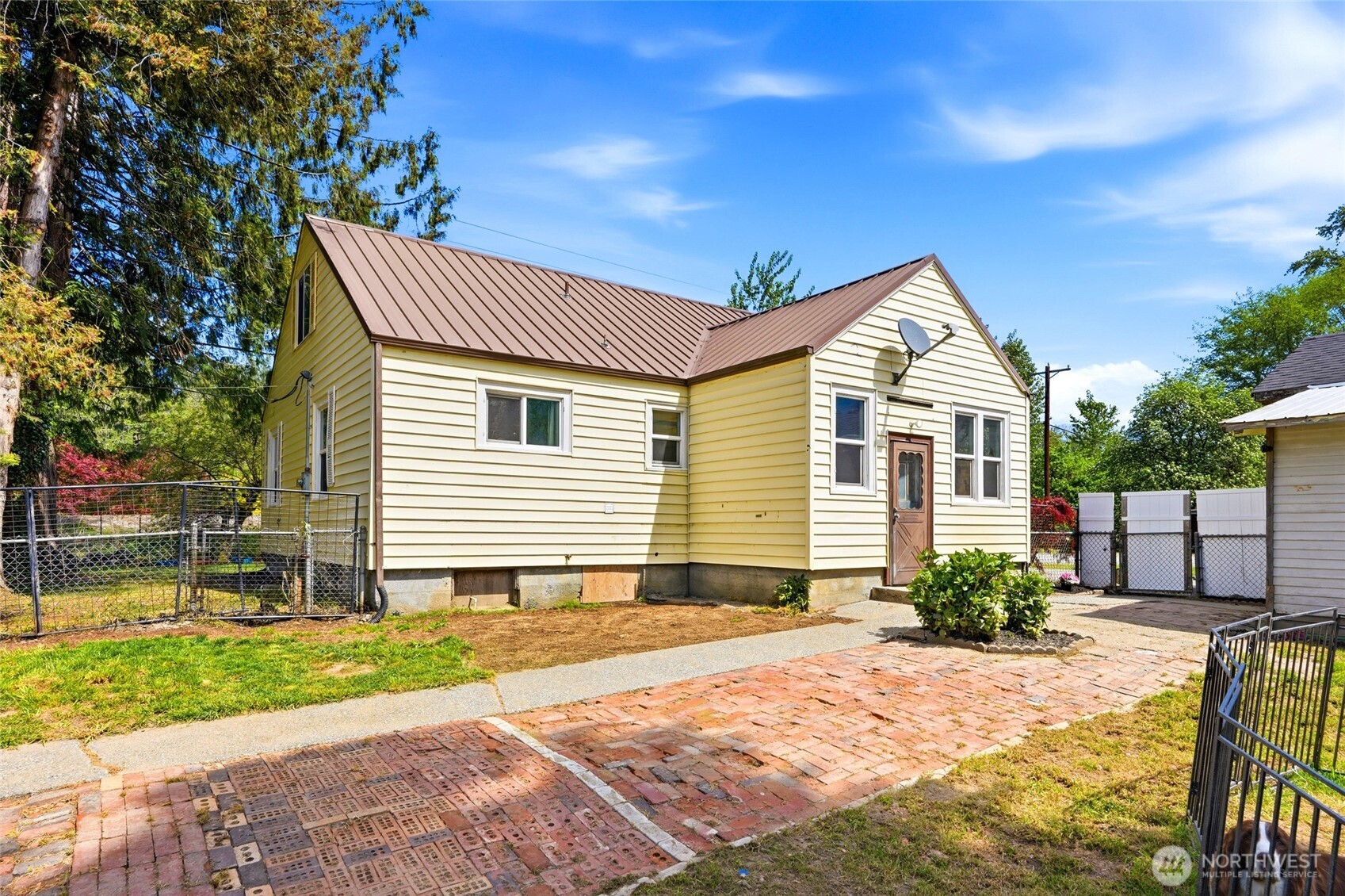 21716 State Rte 530 Northeast Arlington, WA 98223 - Photo 25 of 38 a house view with a backyard space
