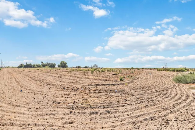 a view of the terrace of a house