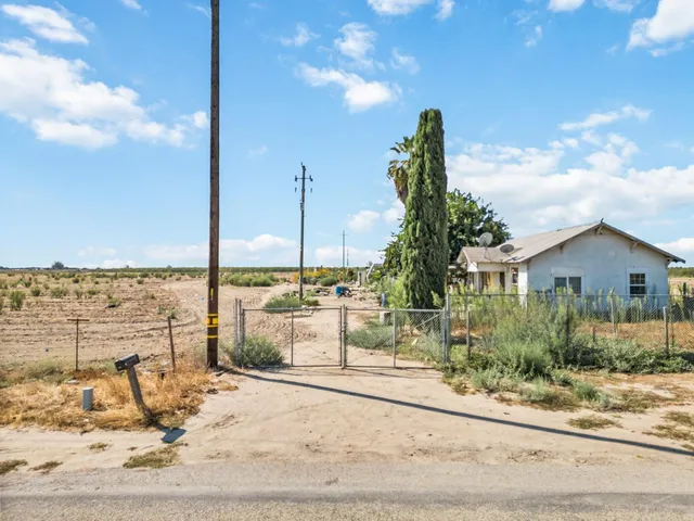 a view of a terrace with skyline