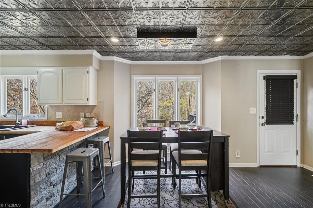 113 Briar Ridge Circle Winston-Salem, NC 27104 - Photo 19 of 40 Table and chairs convey