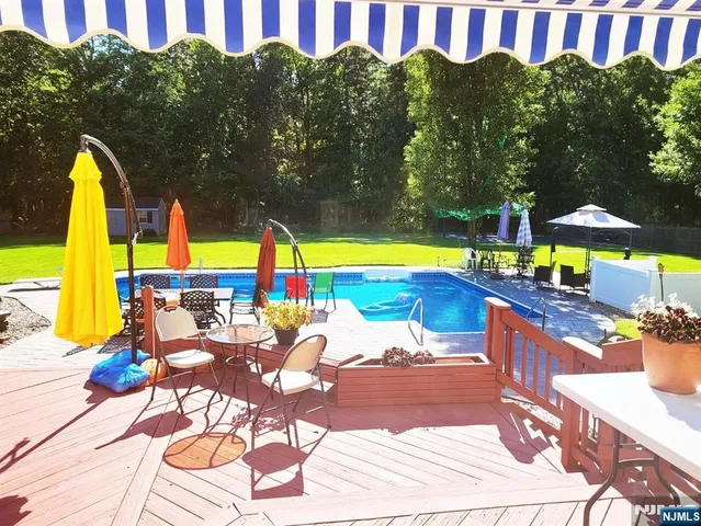 $850,000 | 30 Goldfinch Road, Jackson, NJ 08527