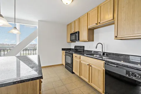 $189,900 | 1502 5th Street North, Unit 401, Hopkins, MN 55305