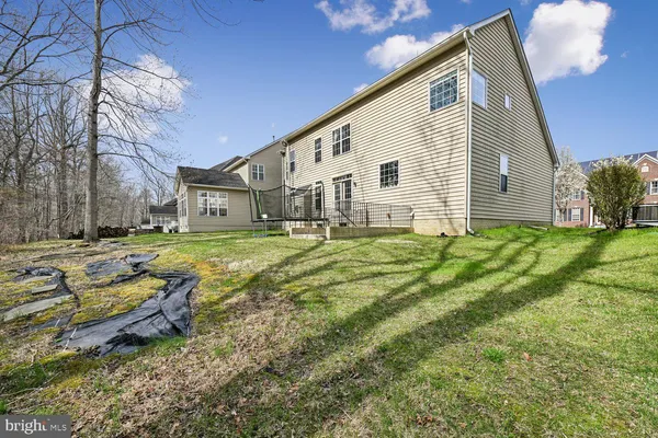 a view of entryway with a front door