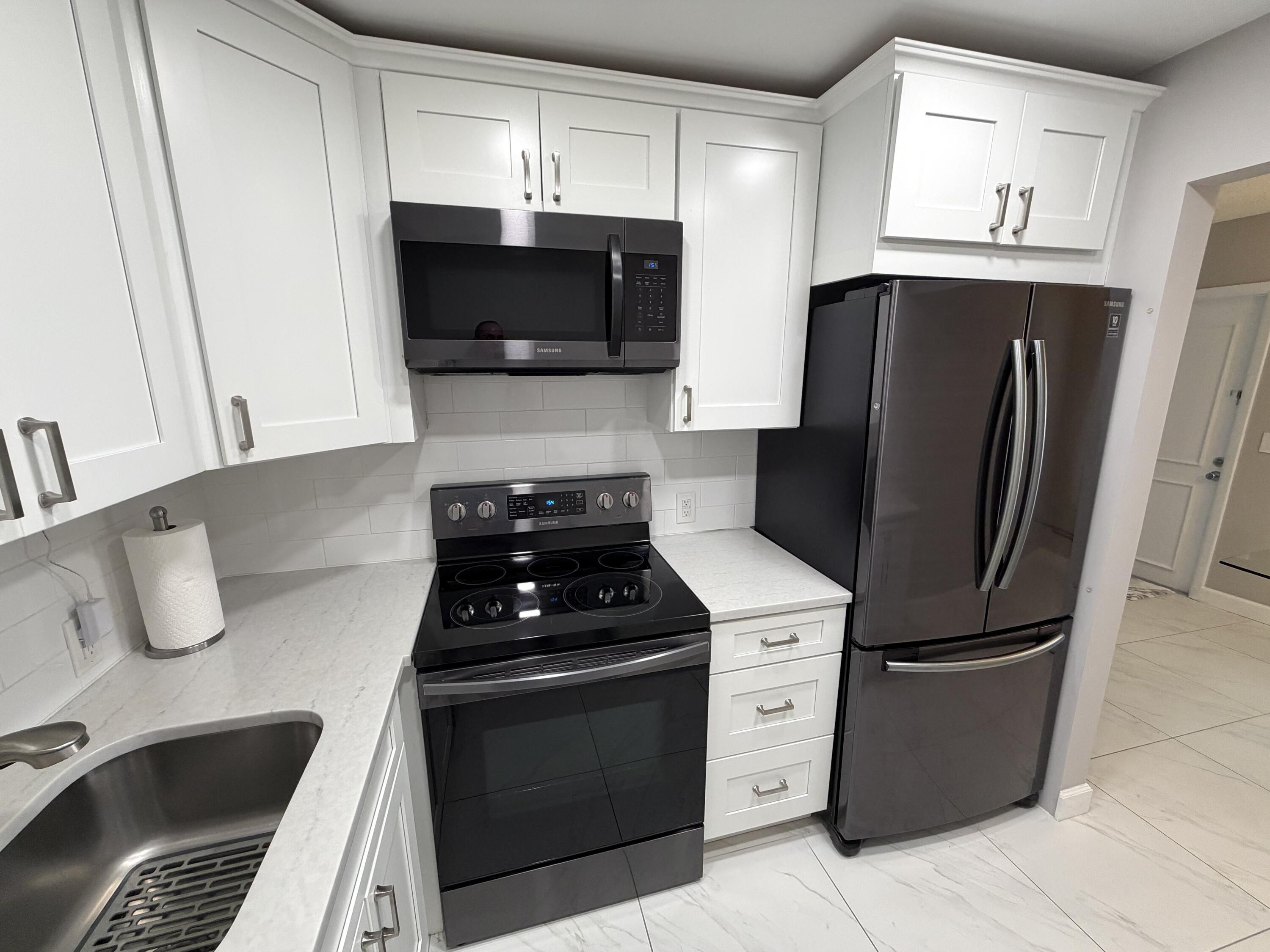 101 Dorset C Boca Raton, FL 33434 - Photo 5 of 34 853A6056-1F9E-465A-9092-F0A430558220_1_2
