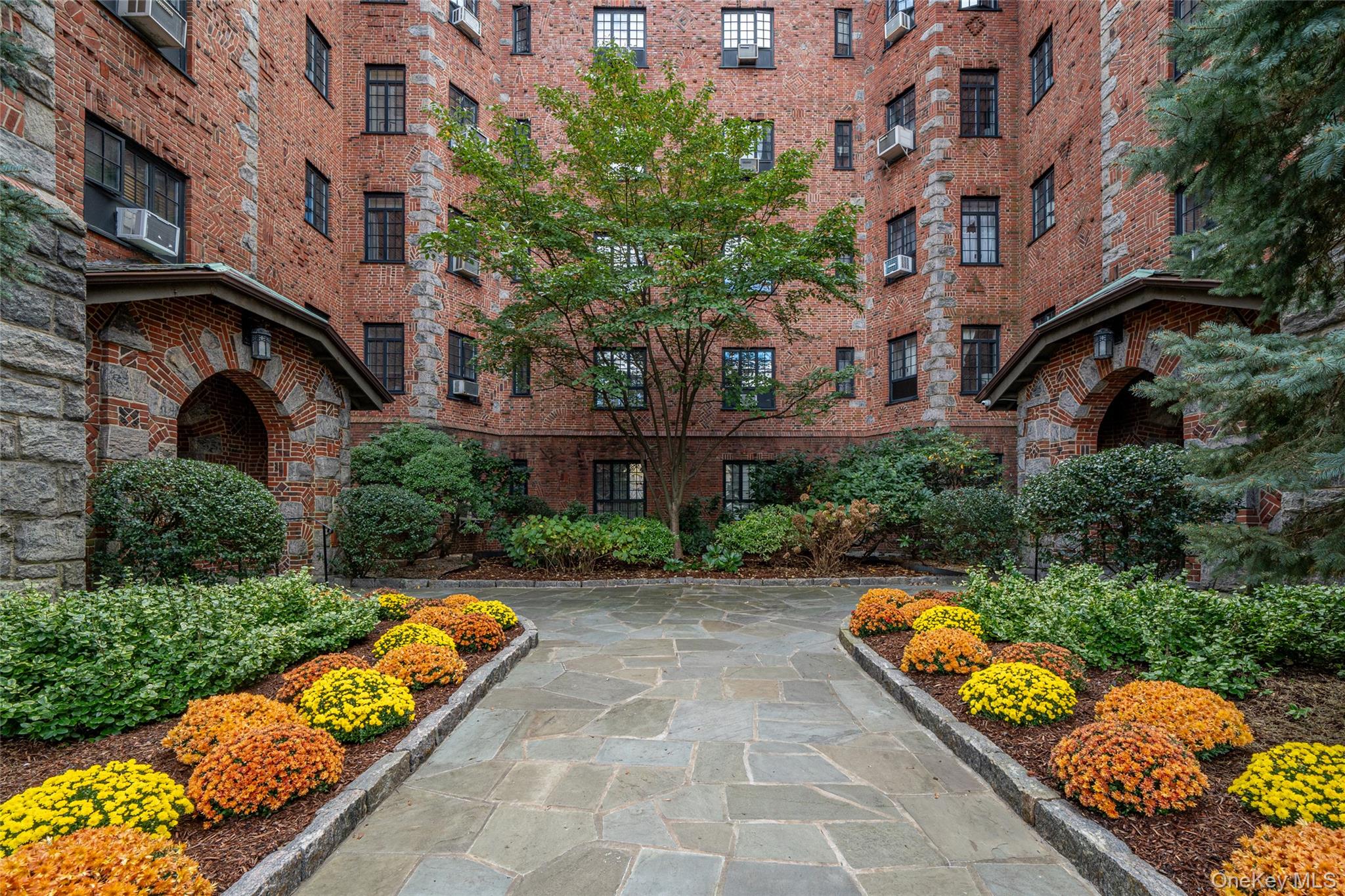 45 Pondfield Road West, Unit 1G Bronxville, NY 10708 - Photo 3 of 17 45 Pondfield Road West