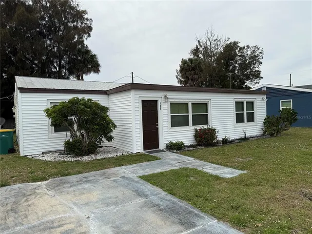 a view of a house with backyard and garden