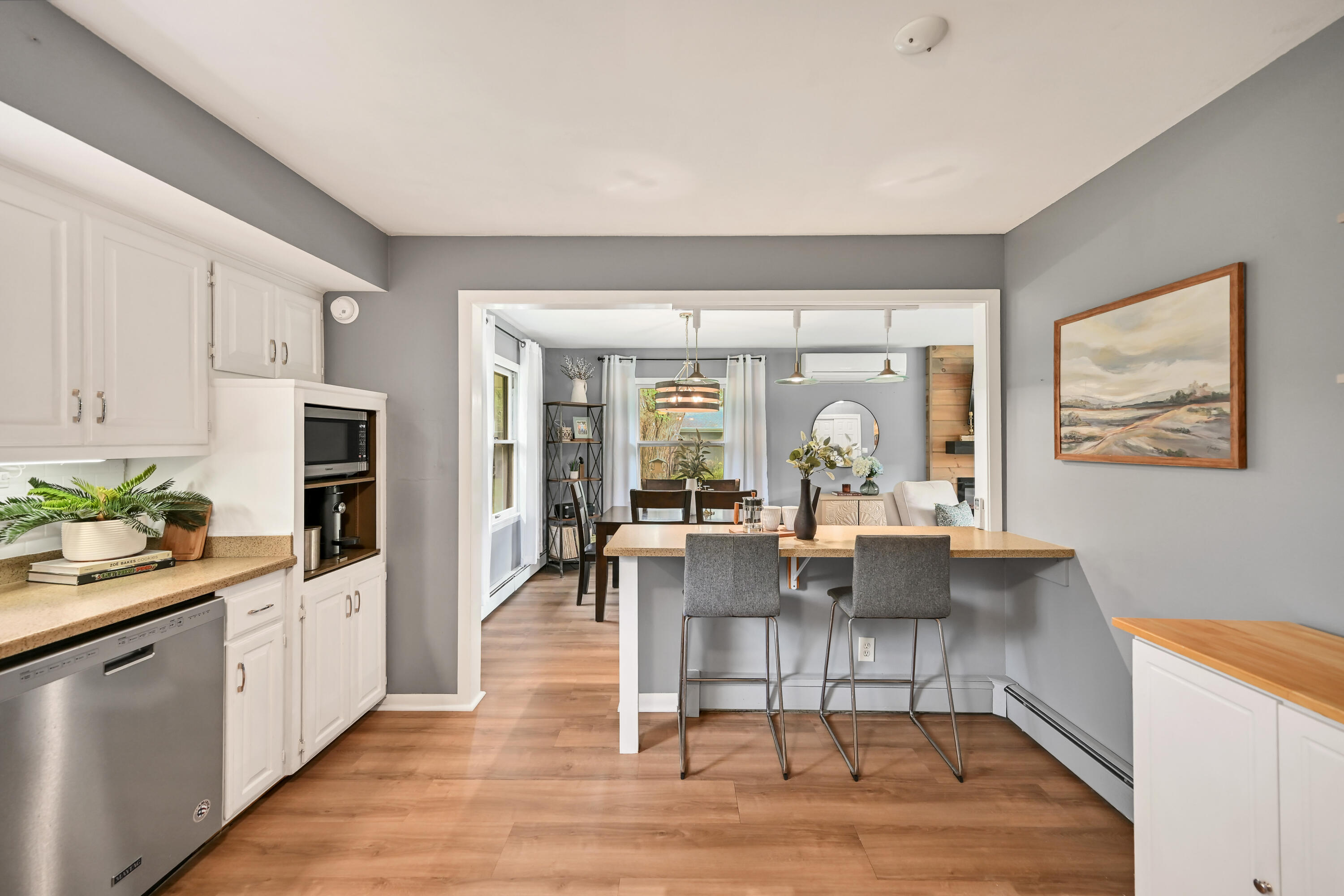 11938 North Ridgeway Avenue Mequon, WI 53097 - Photo 14 of 32 Breakfast Bar