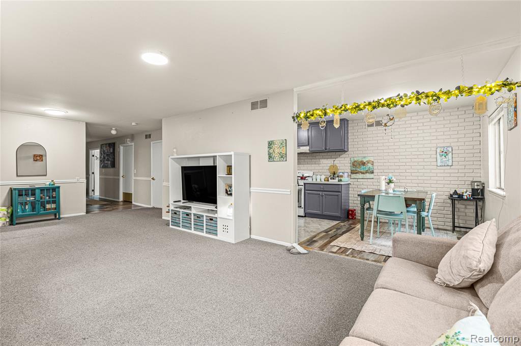 6429 North Beech Daly Road Dearborn Heights, MI 48127 - Photo 6 of 33