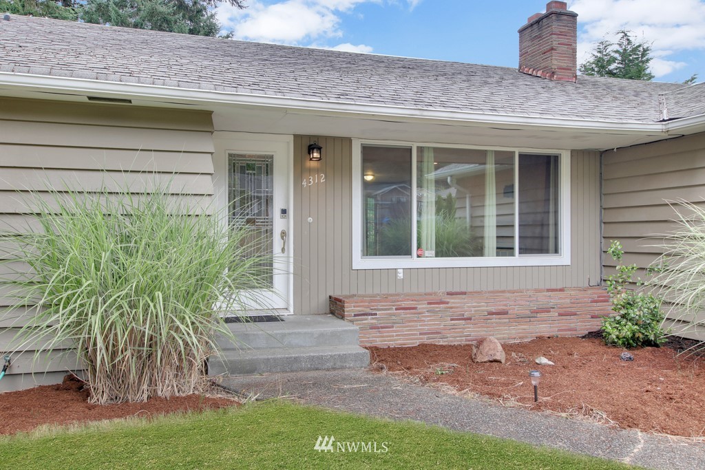 4312 Robin Road West University Place, WA 98466 - Photo 4 of 24 Gallery Image 4