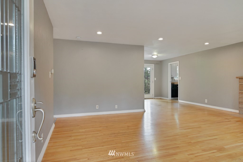 4312 Robin Road West University Place, WA 98466 - Photo 5 of 24 Gallery Image 5