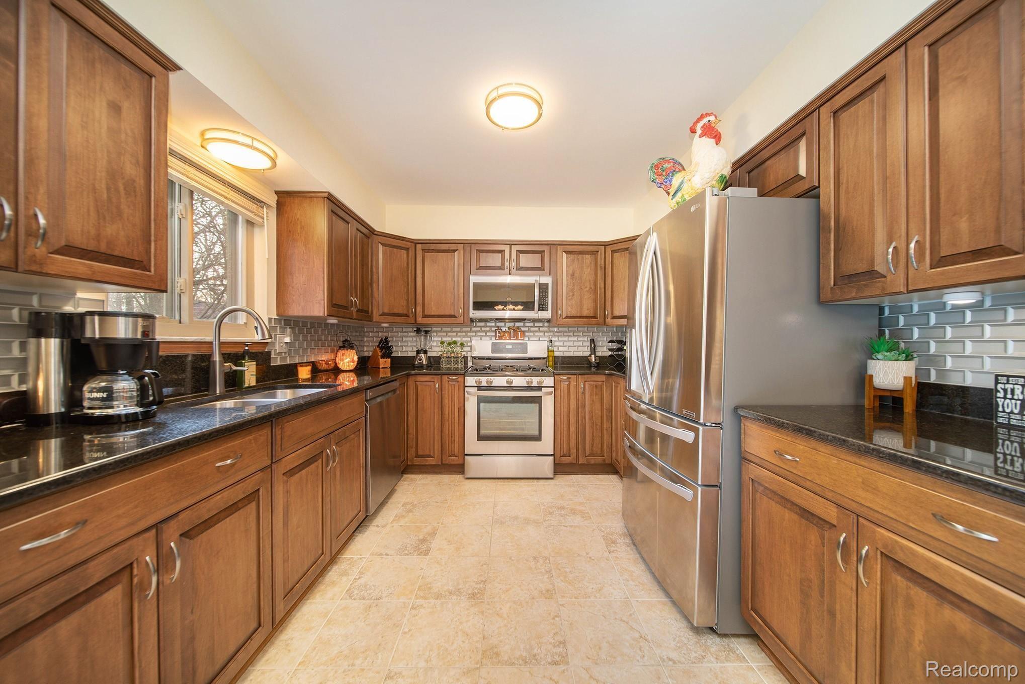 621 Kentucky Drive Rochester, MI 48307 - Photo 11 of 31 621 Kentucky_1.jpg