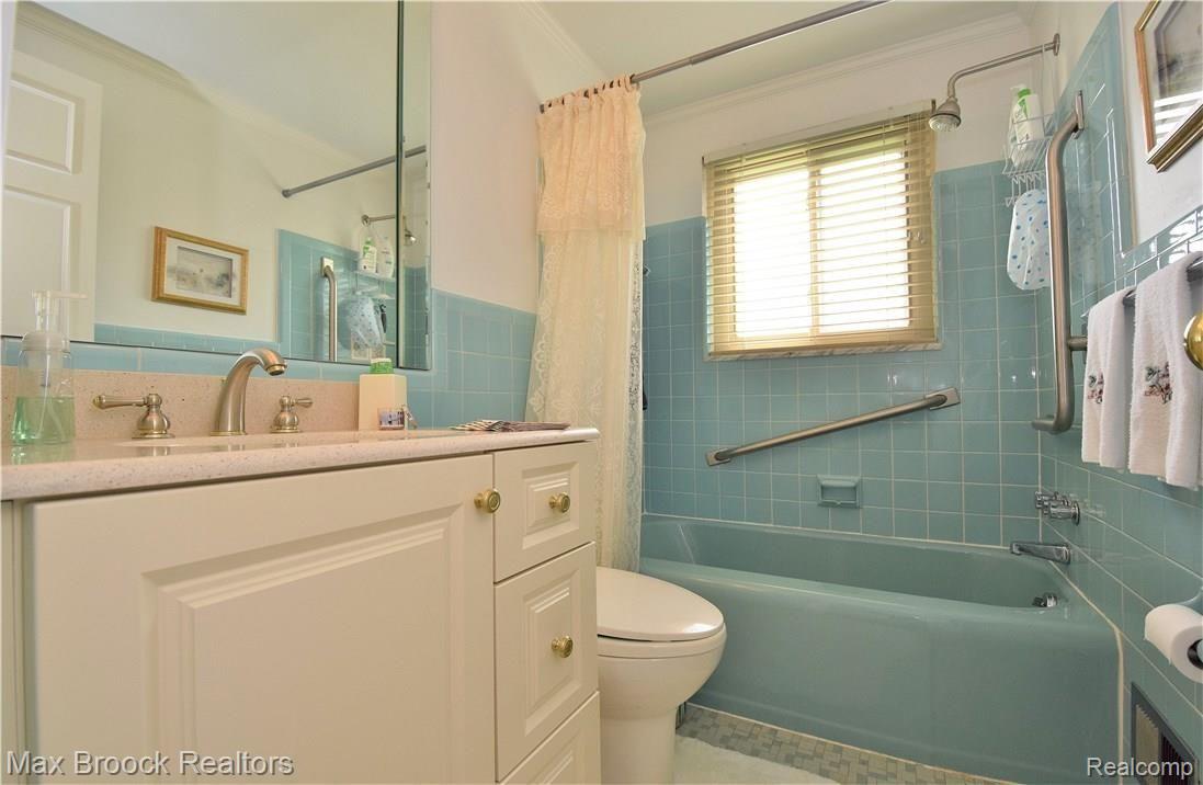 Full Bath.jpg