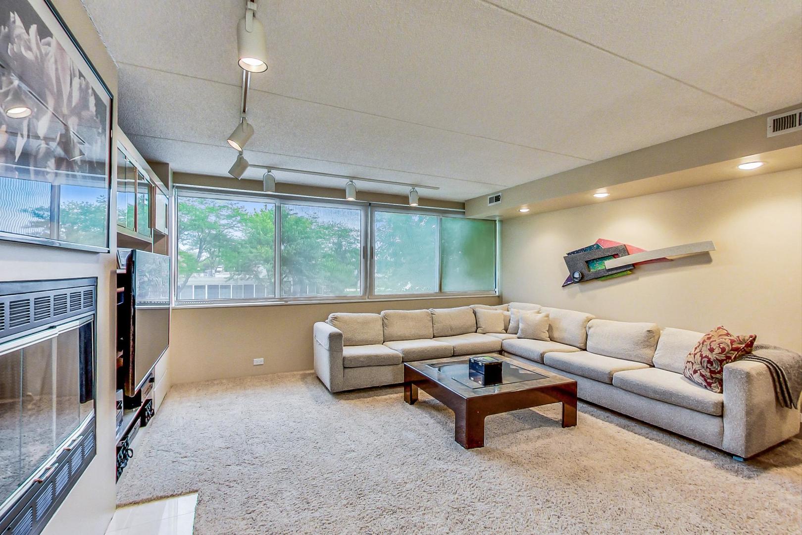 1736 Seton Road Northbrook, IL 60062 - Photo 12 of 35