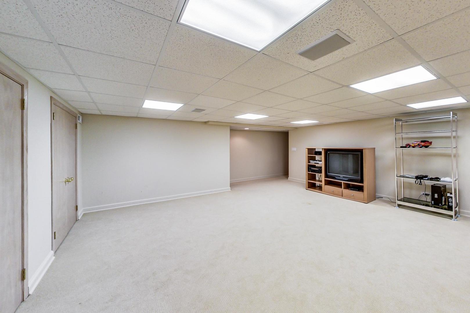 1736 Seton Road Northbrook, IL 60062 - Photo 25 of 35