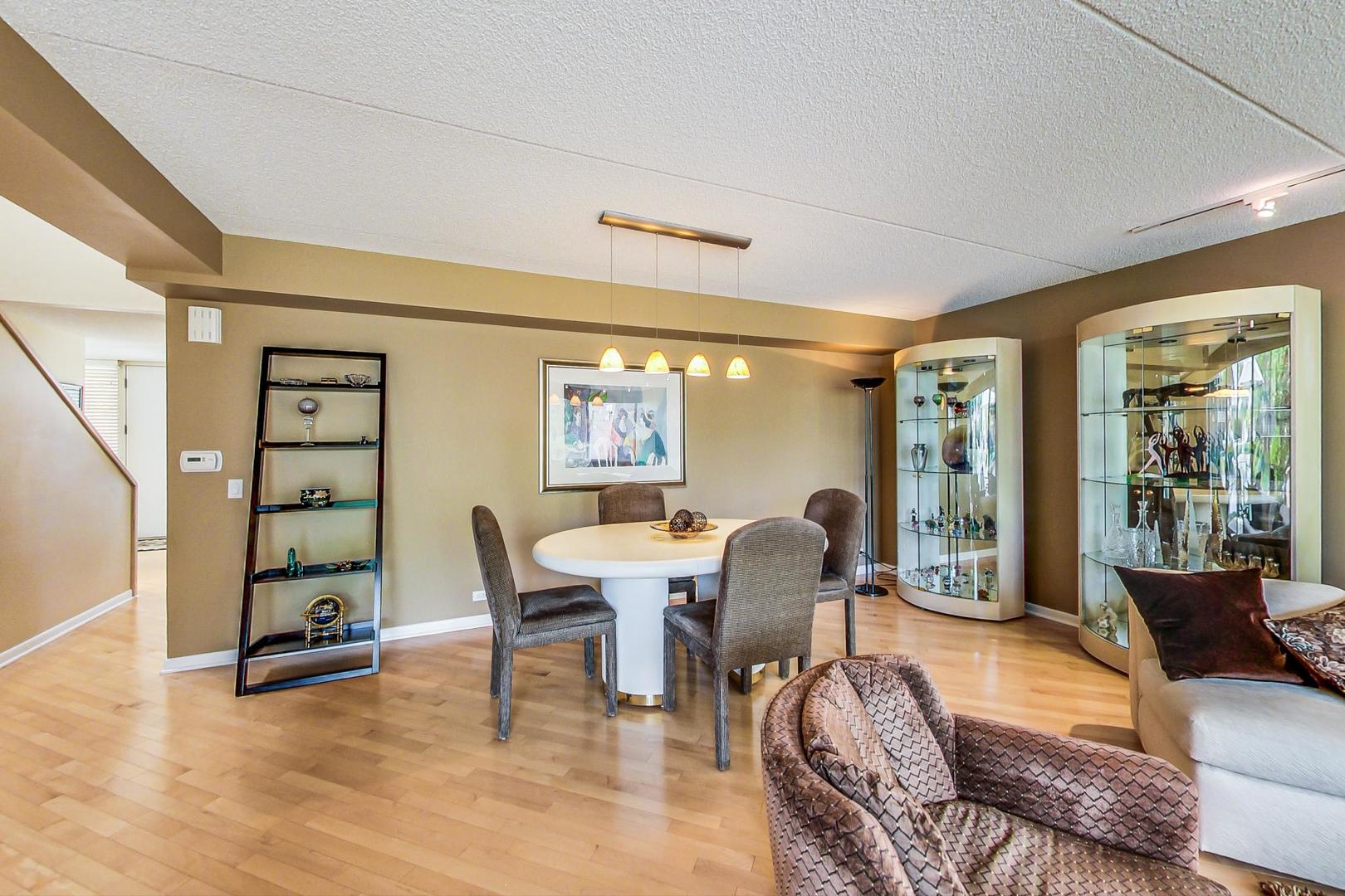 1736 Seton Road Northbrook, IL 60062 - Photo 5 of 35