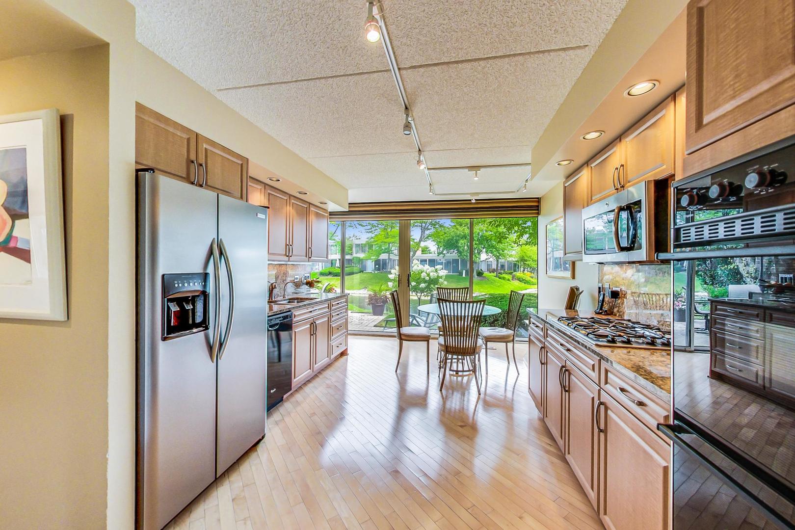 1736 Seton Road Northbrook, IL 60062 - Photo 9 of 35