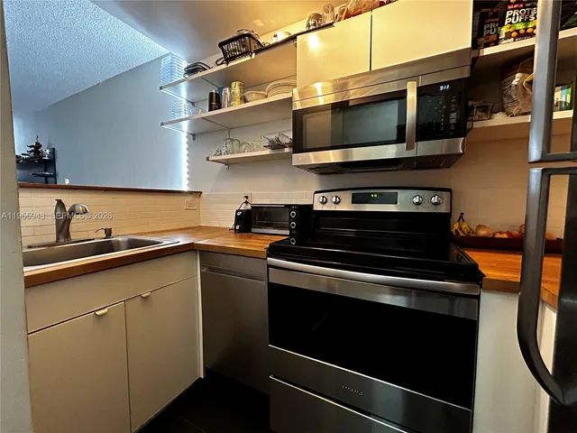 $1,950 | 7801 Northeast 4th Court, Unit 512, Miami, FL 33138