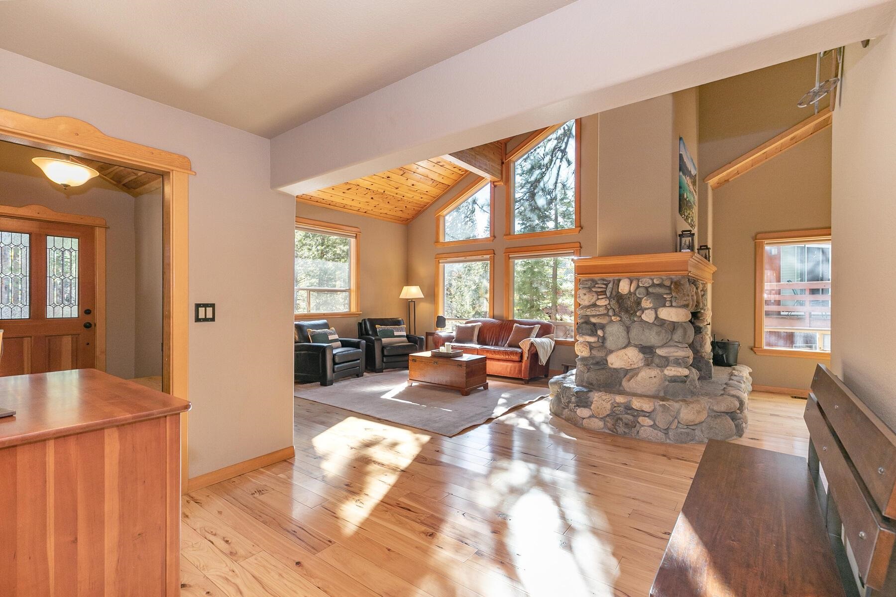 11525 Chalet Road Truckee, CA 96161 - Photo 4 of 19 Gallery Image 4