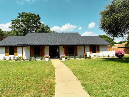 $367,500 | 909 Highland Drive, Cleburne, TX 76033