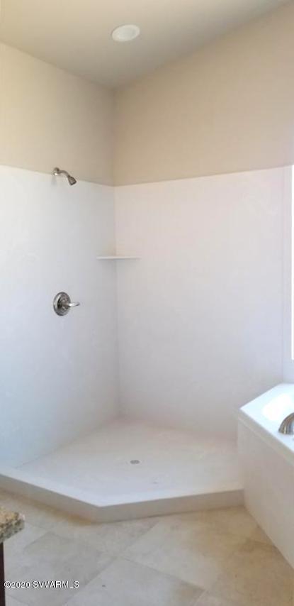 6085 North Hanover Court Rimrock, AZ 86335 - Photo 12 of 21 MASTER SHOWER