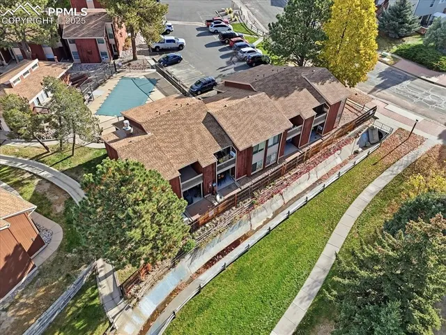 an aerial view of residential house and lake view