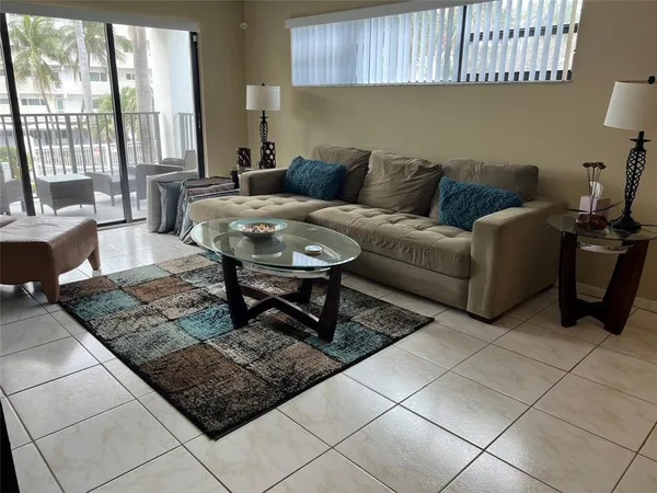 $3,100 | 445 Southeast 21st Avenue, Unit 201, Deerfield Beach, FL 33441