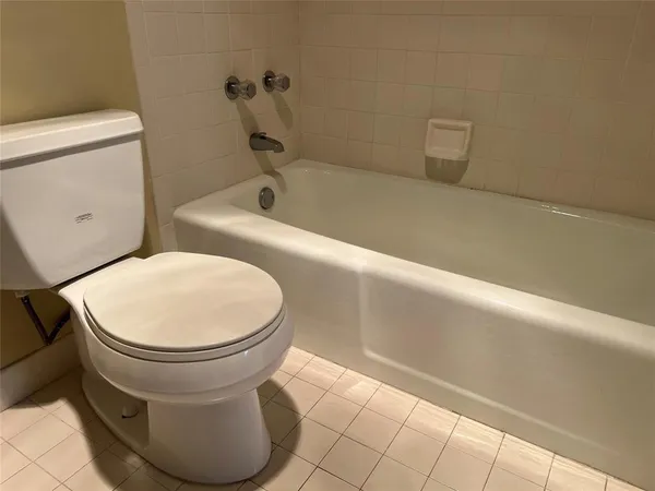 $3,100 | 445 Southeast 21st Avenue, Unit 201, Deerfield Beach, FL 33441