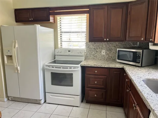 $3,100 | 445 Southeast 21st Avenue, Unit 201, Deerfield Beach, FL 33441