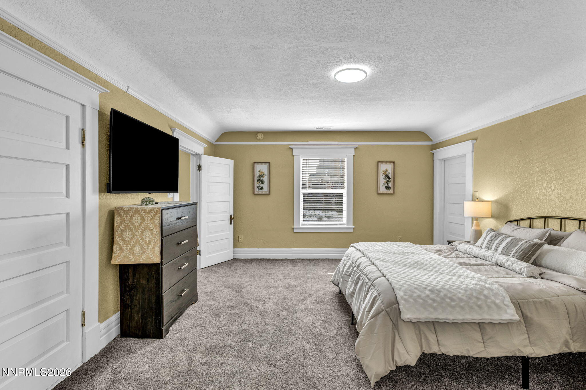 35 West 8th Street Reno, NV 89503 - Photo 21 of 62 a bedroom with a bed and a flat screen television