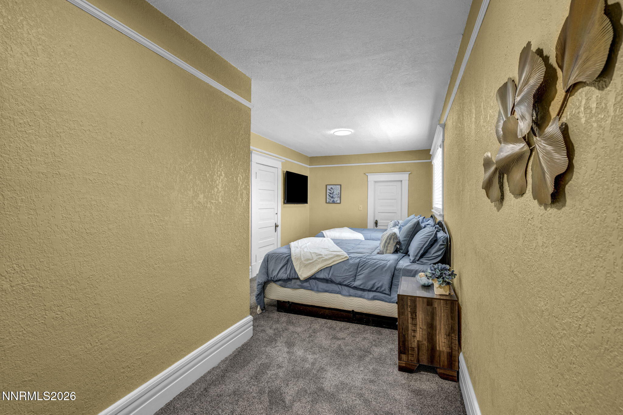 35 West 8th Street Reno, NV 89503 - Photo 49 of 62 a living room with furniture and a window